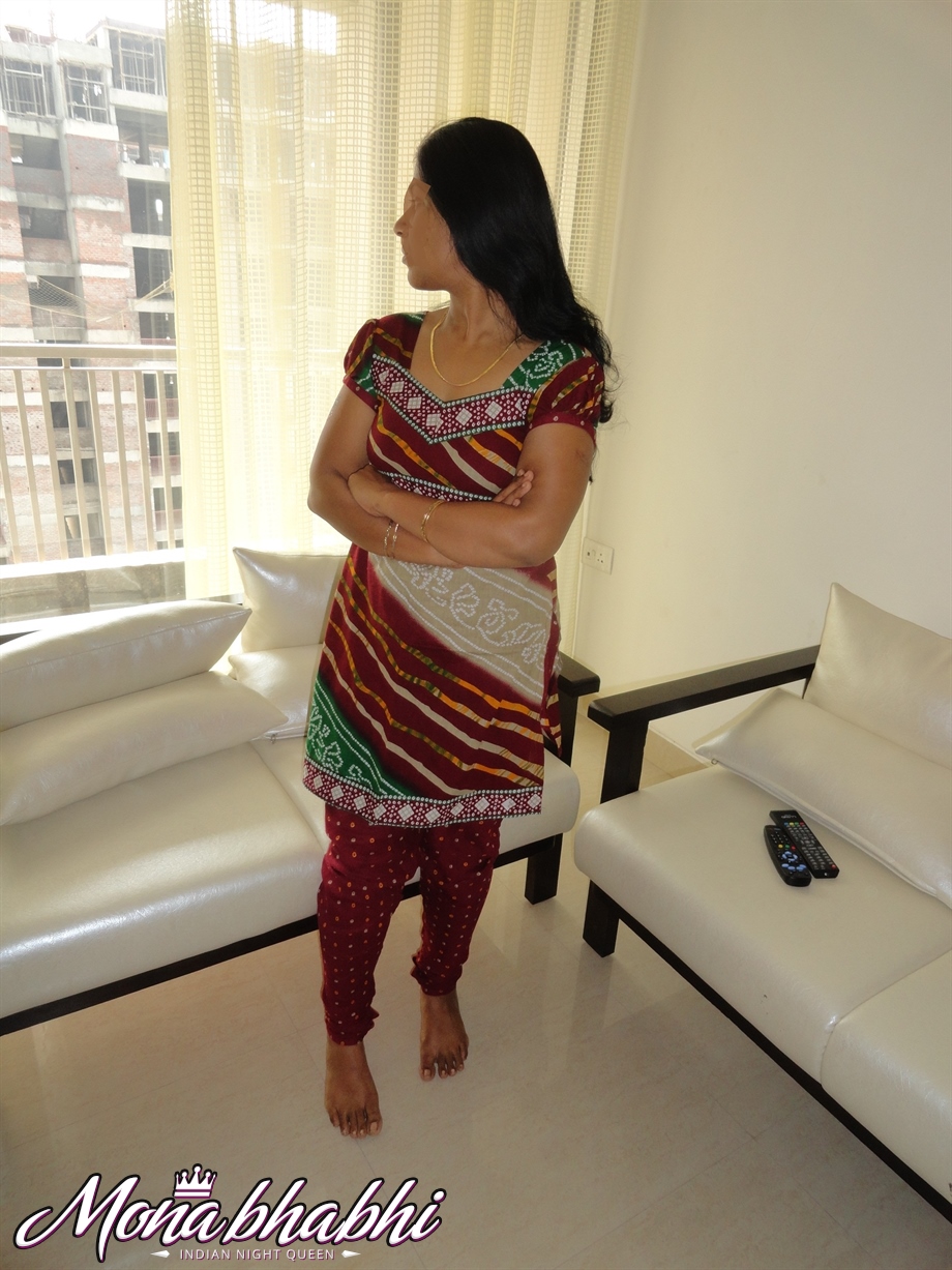 Indian Aunty Mona Bhabhi