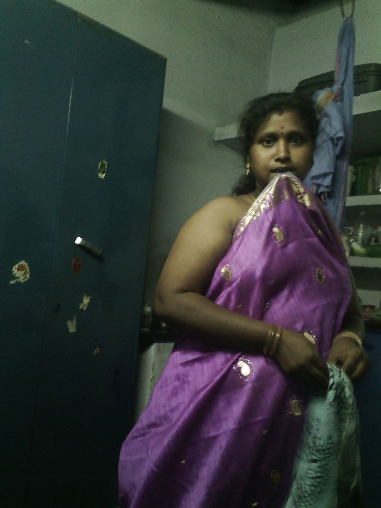 Sexy Indian Aunty Changing Sari