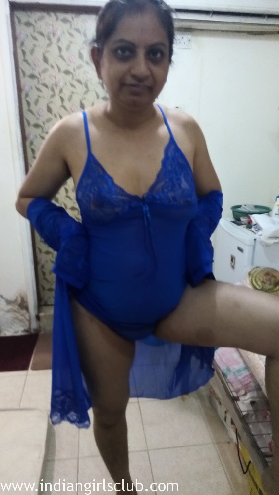 Desi Hot Bhabhi In Purple Lingerie Getting Naked