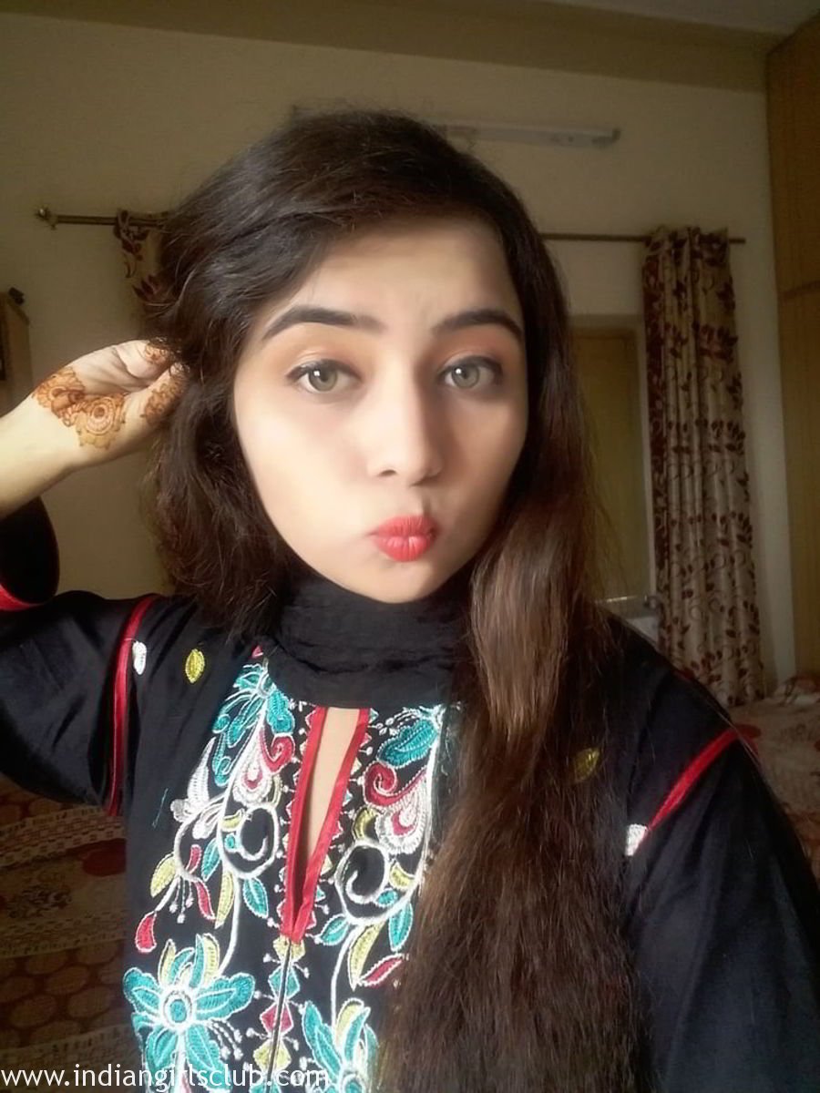 Pakistani Young Girl Samreen Homemade Nude