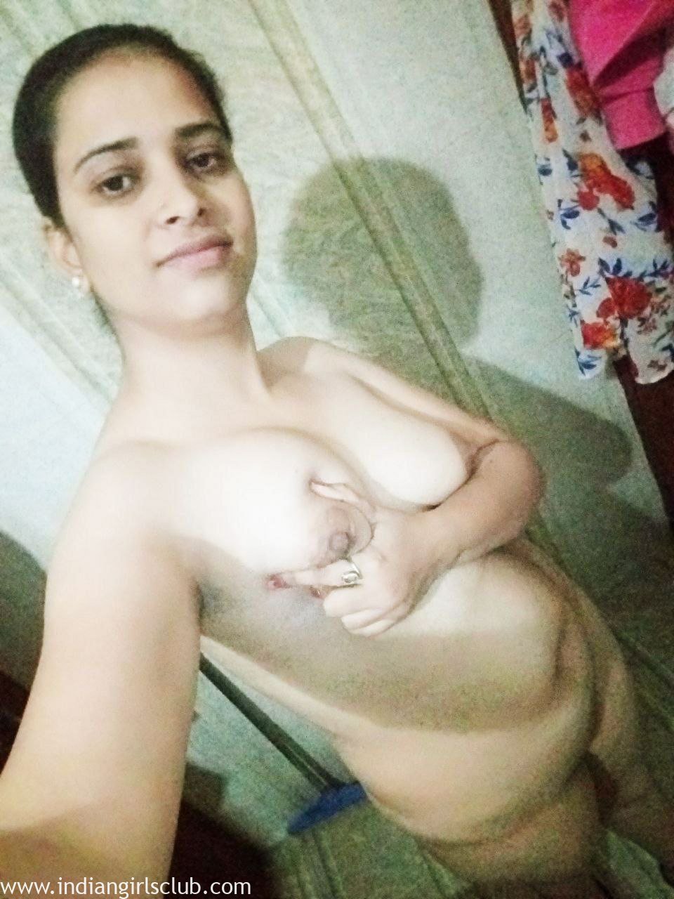 Hot Desi Aunty Revealing Her Hairy Indian Pussy