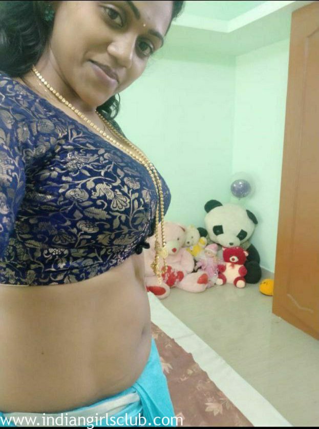 Horny Tamil Village Aunty Natural Tits Shaved Pussy